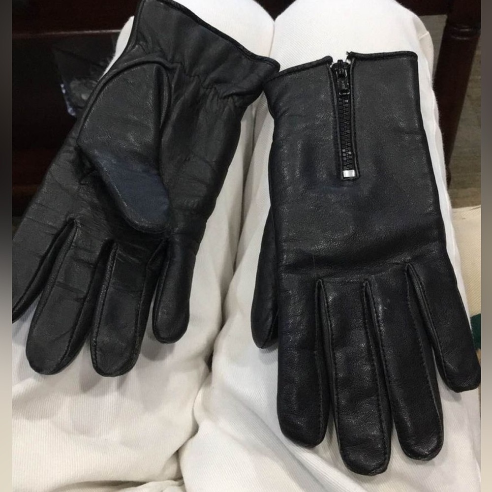 Winter gloves leather and lined. Size small but can fit medium also.